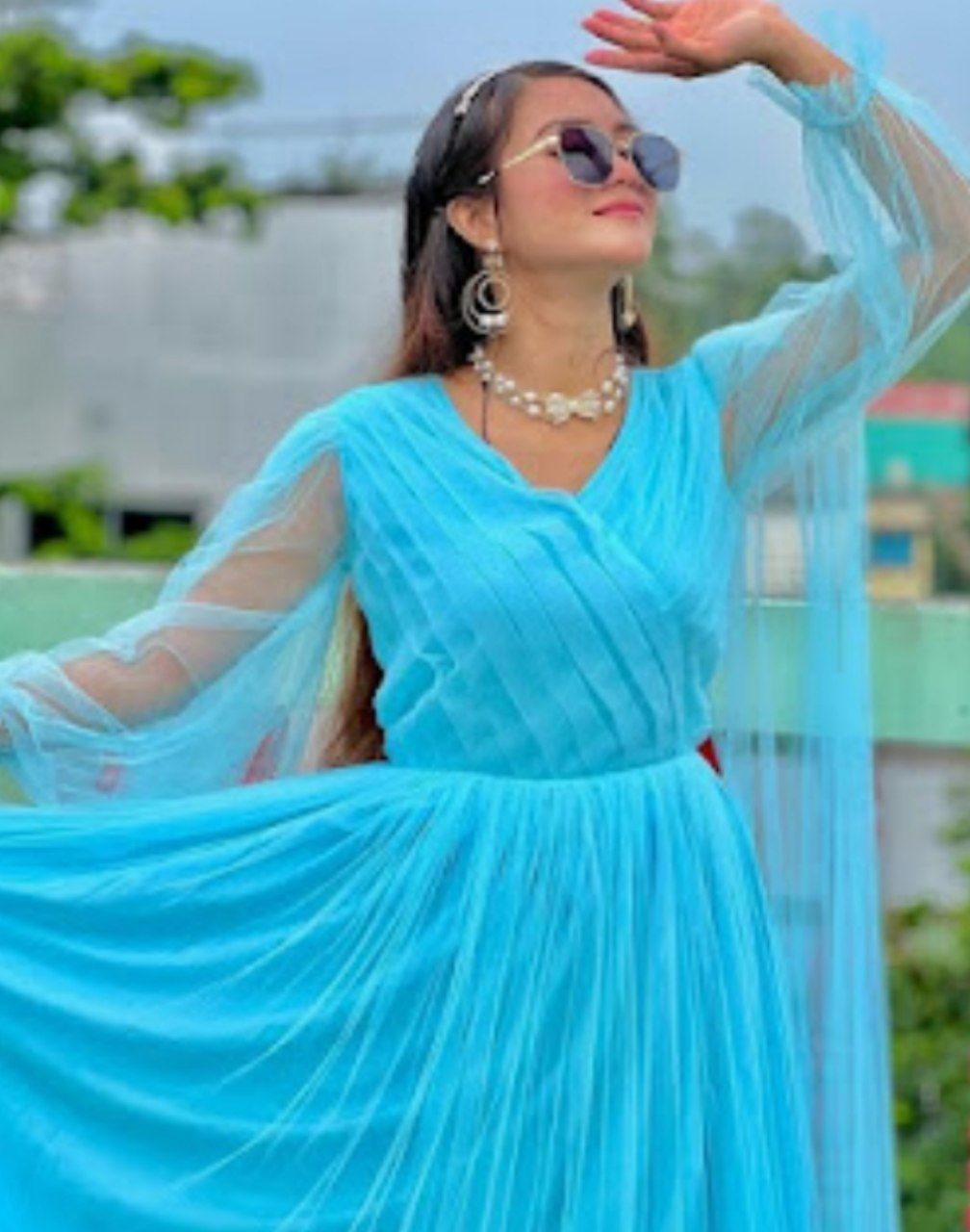 খালি বাসা পেয়ে খেয়ে দিলো